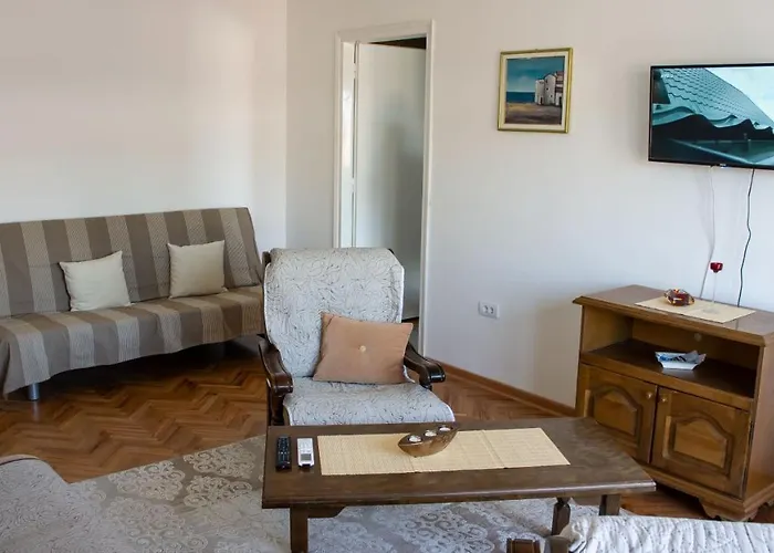 Dvosoban Stan U Strogom Centru *